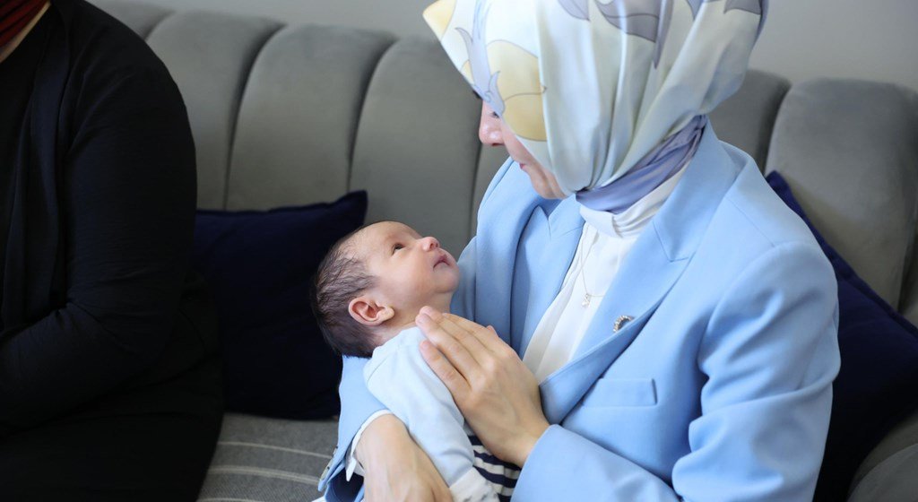 Nisan ayı doğum yardımı ödemeleri hesaplara yatırıldı